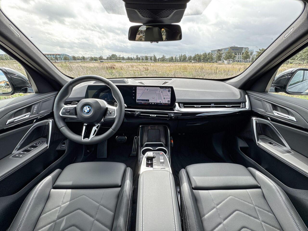 BMW X1 xDrive30e | M Sport | Glazen Panoramadak | Stoelverwarming | Trekhaak |