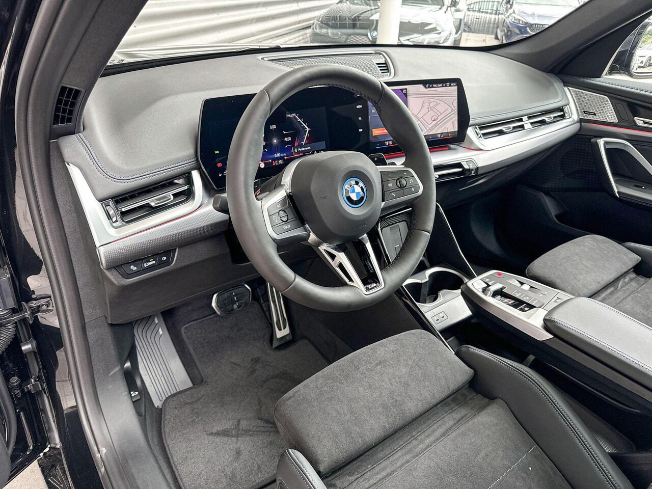 BMW X1 xDrive25e M Sportpakket Pro / Premium Pack / Comfort Pack / Travel Pack / Trekhaak / Panoramadak