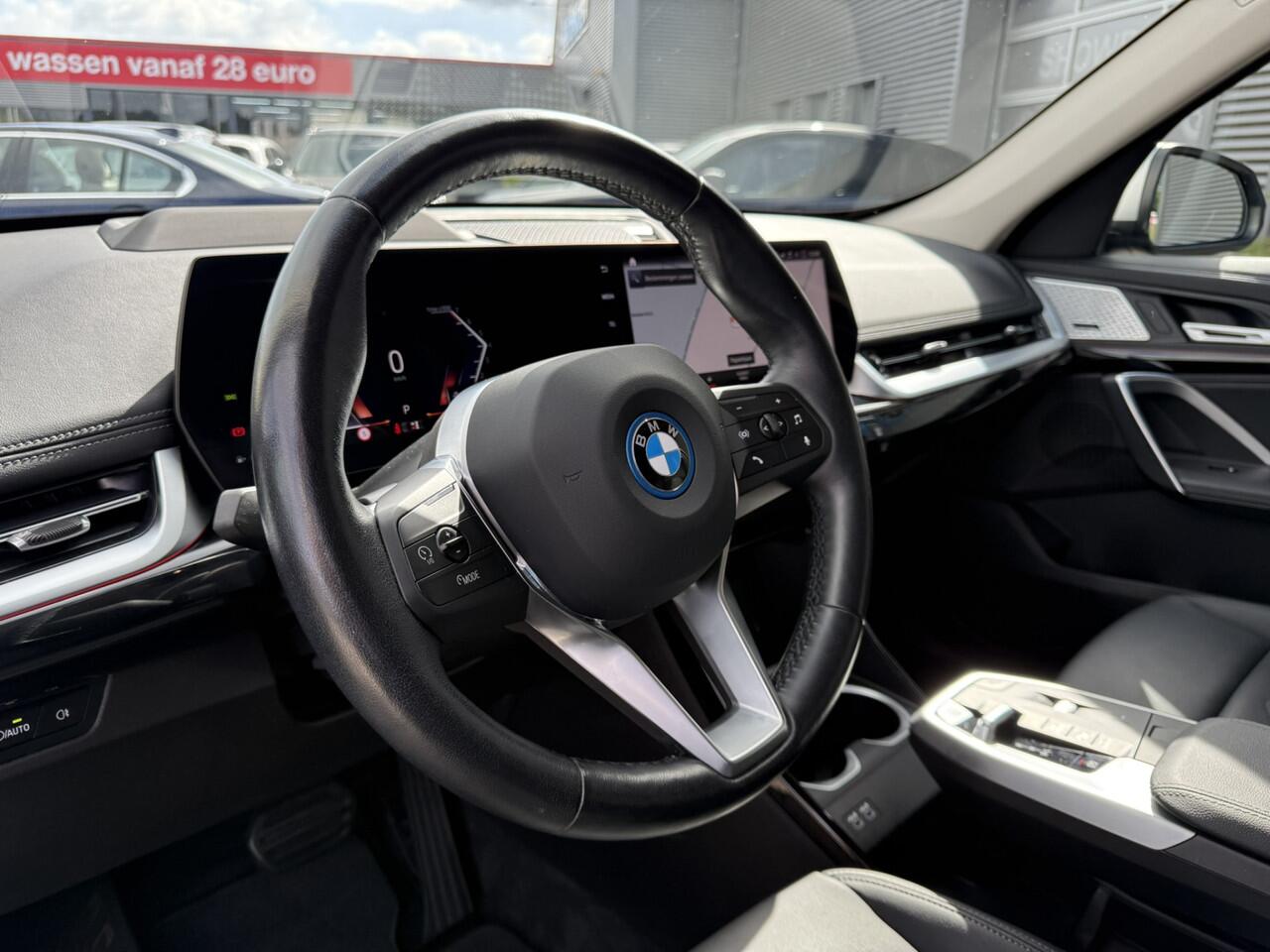 BMW X1 xDrive25e xLine Trekhaak Harman-Kardon Lederen interieur Elek. Stoelverstelling Head-Up Display 19 Inch 360 Gr Camera Keyless Entry