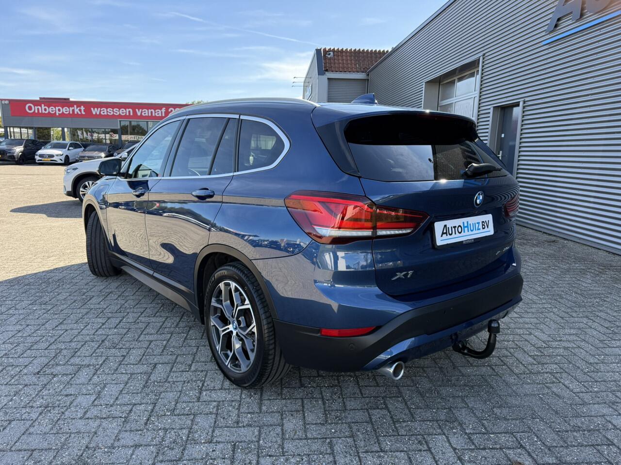 BMW X1 xDrive 25e Advantage Panoramadak Trekhaak LED Achteruitrijcamera Navi Pro HiFi-speakersysteem DAB