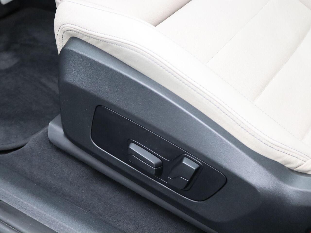 BMW X1 xDrive30e M Sportpakket Pro | Panoramadak | Elek. stoel + Memory | Park. Plus | Head-Up Display | HIFI | 20"