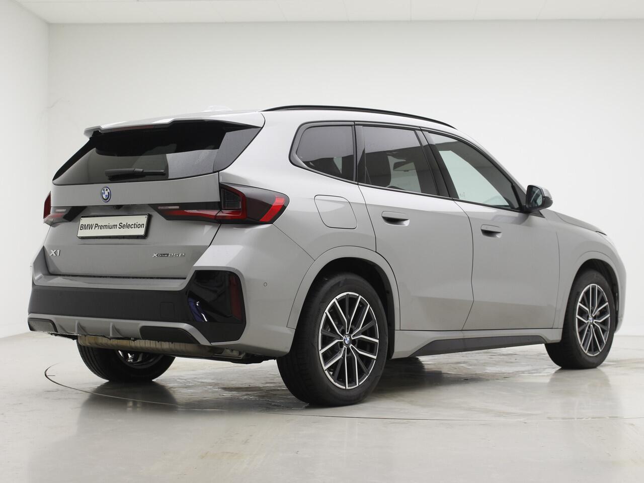 BMW X1 xDrive25e M-Sport | Panorama | Voorbereiding Driving Assistant Plus | Trekhaak | Camera