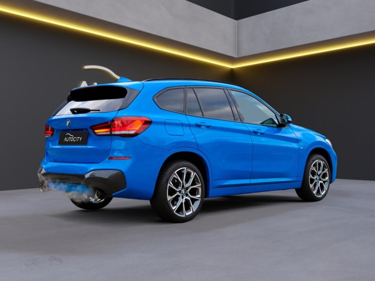 BMW X1 sDrive 20i M Sport Pano l Memory l Trekhaak l VOL OPTIES