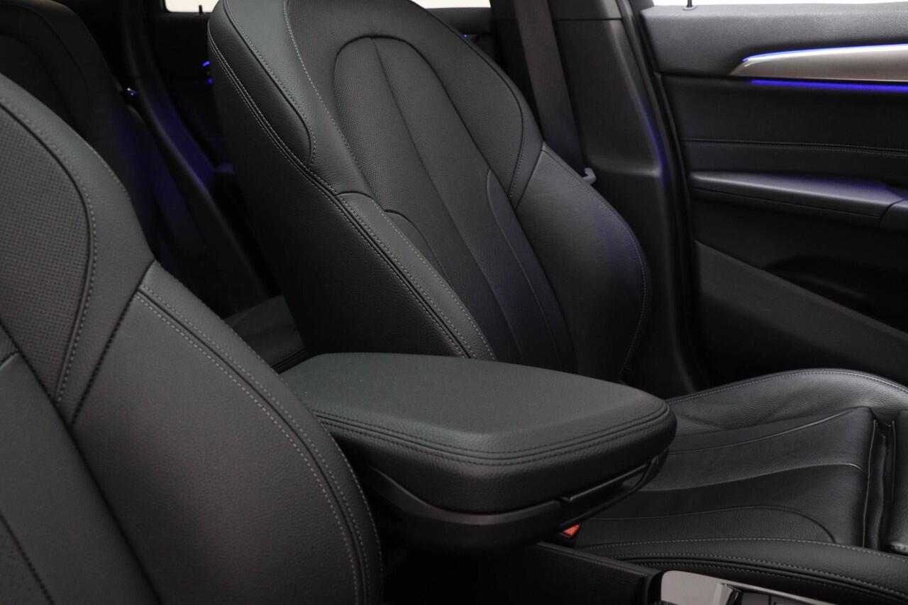 BMW X1 sDrive20i Business Edition Plus | PANORAMADAK | XLINE / PARKING- PACK | LEDER | HEAD UP | M-sport