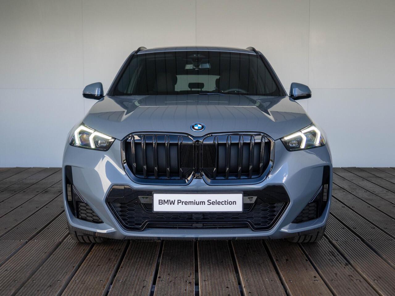 BMW X1 xDrive30e | M Sportpakket Pro | Innovation Pack | Verwarmd Stuurwiel | Comfort Access | Panoramadak | Stoelverwarming | Head-Up Display | Trekhaak