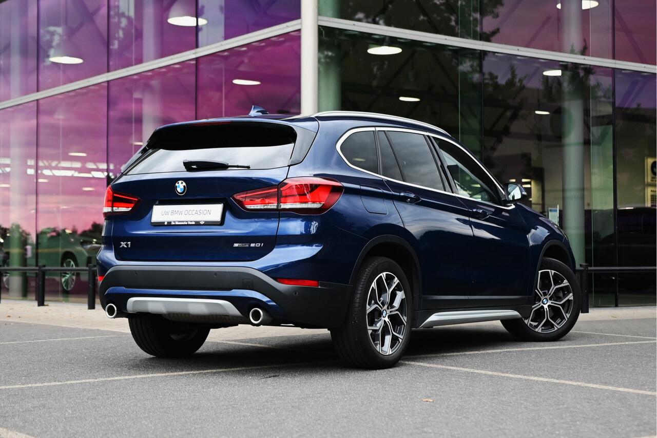 BMW X1 sDrive20i High Executive xLine Automaat / LED / Head-Up / Park Assistant / Stoelverwarming / Cruise Control / Navigatie Plus