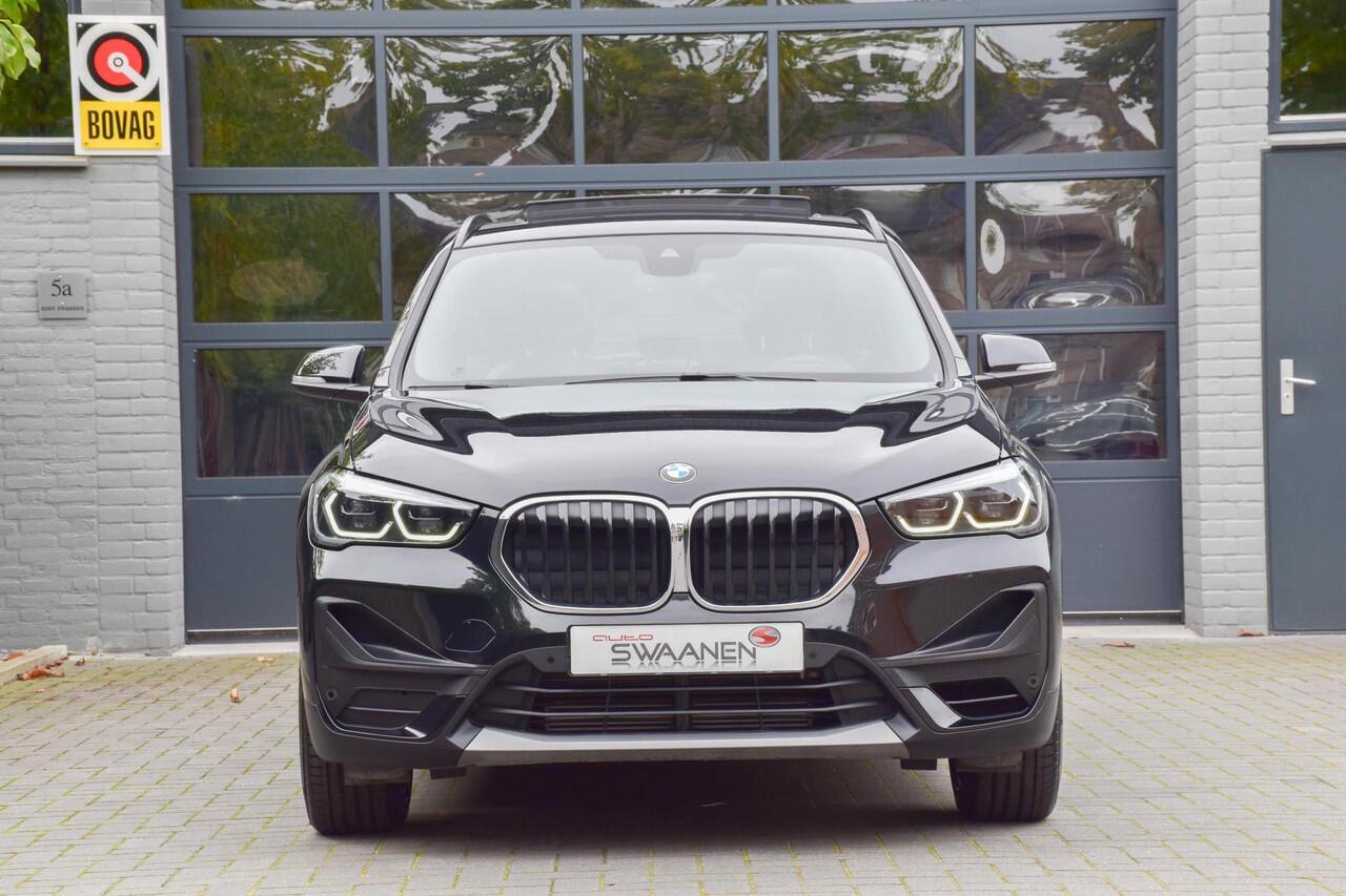 BMW X1 sDrive20i High Executive | Panoramadak | Leer