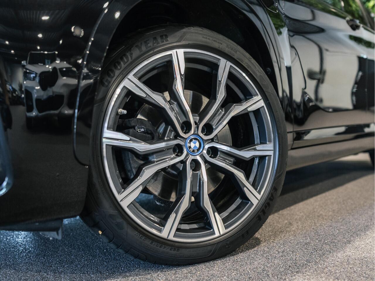 BMW X1 xDrive25e High Executive M-Sport | Panorama | Trekhaak | 19" | Camera |