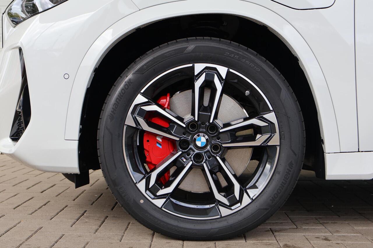 BMW X1 xDrive25e | M Sportpakket Pro | Trekhaak Elektrisch | Stuur- en stoelverwarming | Stoelen Elektrisch met Massage | Harman Kardon | Head-Up Display | 19 "M Dubbelspaak