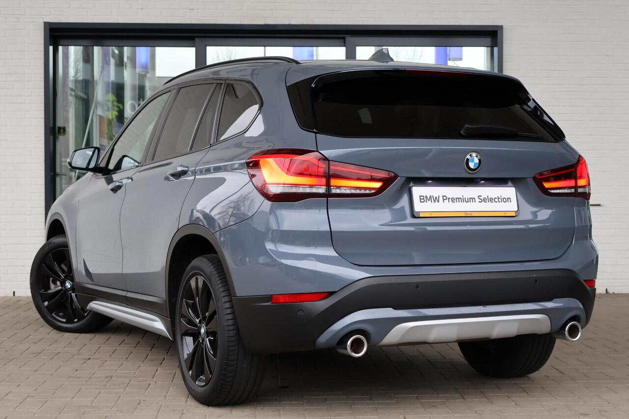 BMW X1 sDrive20i | High Executive | xLine | Leder | Stoelverwarming | Camera | Parkeersensoren | Head-Up Display | HiFi Systeem | M Shadow Line