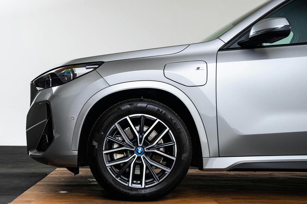 BMW X1 xDrive25e M Sport - Sportstoelen - Elektrisch verwarmde voorstoelen - Comfort Access - Driving Assistant Plus - Automatisch dimmende binnenspiegel - Grootlichtassistent - Sportstuurwiel -