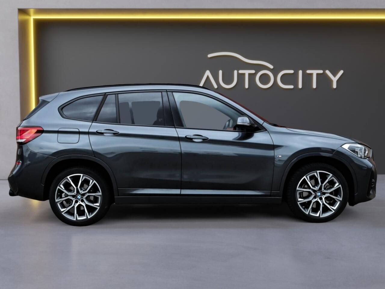 BMW X1 sDrive 20i M Sport Pano l Memory l Trekhaak l VOL OPTIES