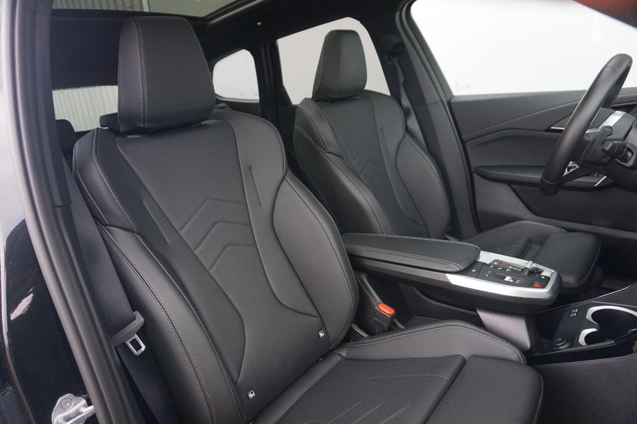 BMW X1 xDrive30e M Sportpakket 20'' / Panoramadak / Head-Up Display / Driving Assistant Plus / Elektrisch verstelbare stoelen