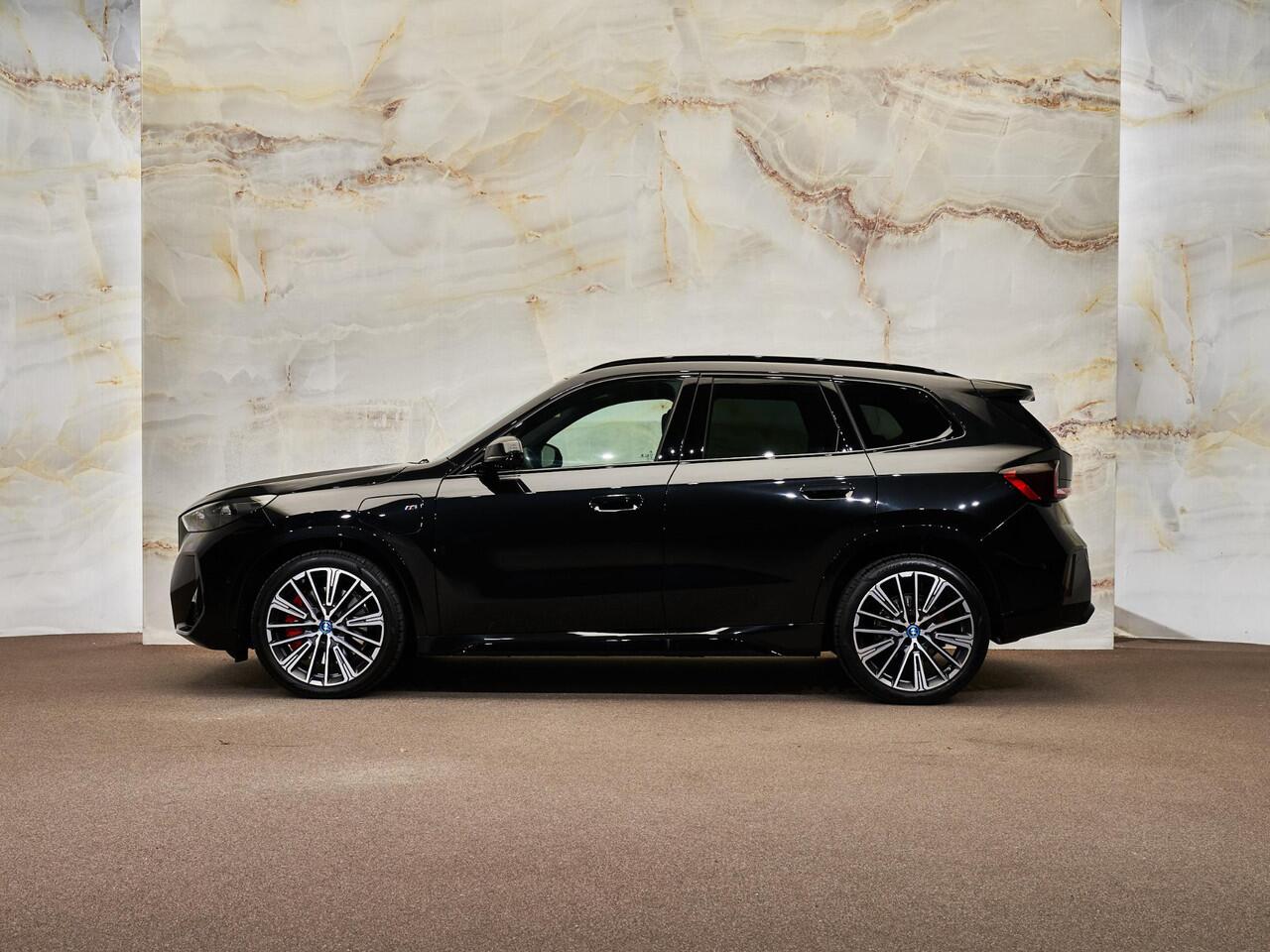 BMW X1 xDrive30e M Sport Pro, pano, tr.haak, H/K, 20", HUD, ACC, keyless, privacy