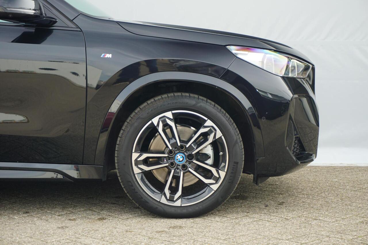 BMW X1 xDrive30e M Sportpakket 19'' / Panoramadak / Elektrisch verstelbare stoelen / Harman Kardon