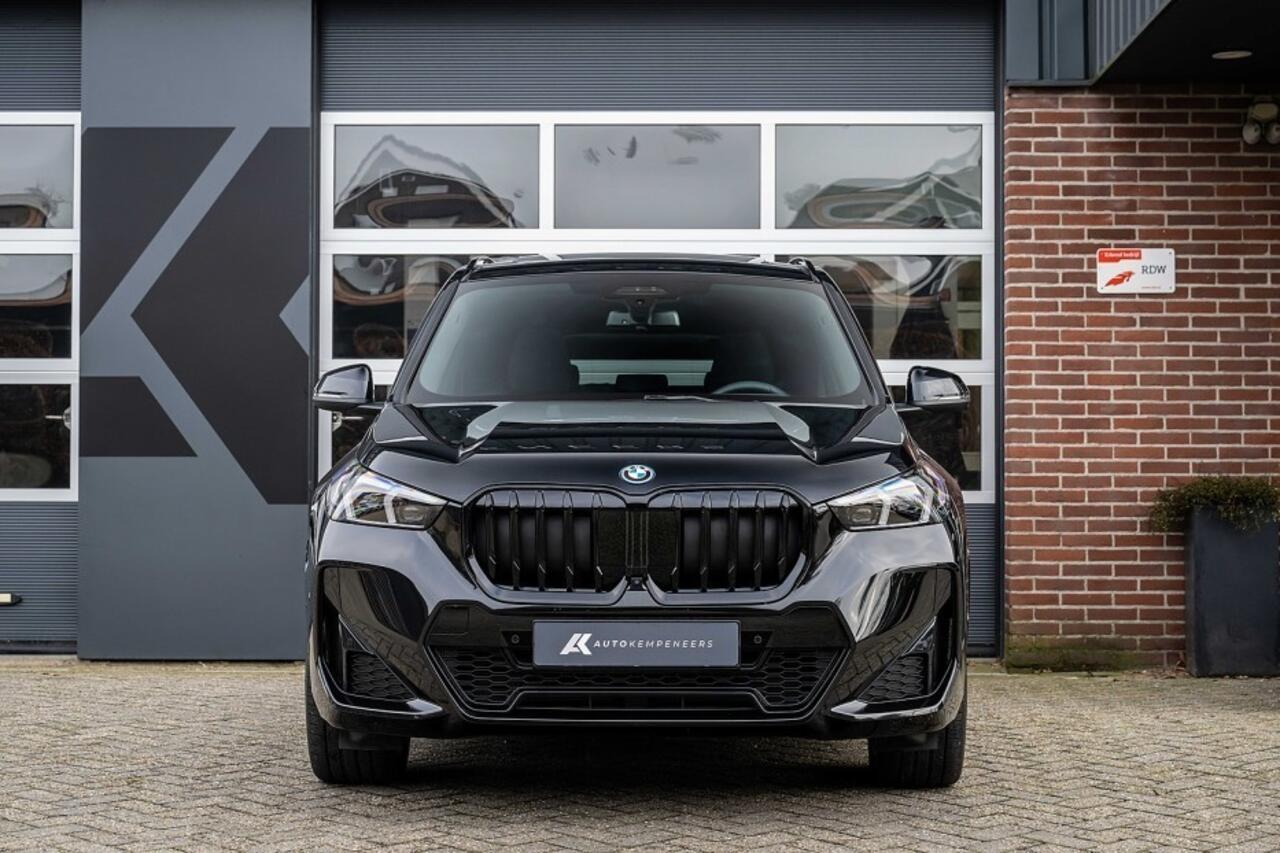 BMW X1 25e xDrive M Sport | Panorama | Shadow | ACC | 360° Camera | Head-Up | Adap. led | Stoelverwarming | 19' inch |