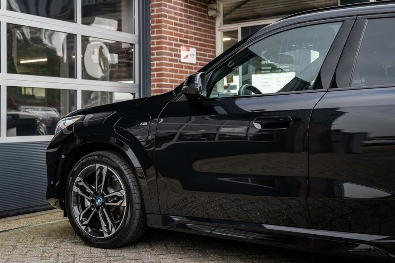 BMW X1 25e xDrive M Sport | Panorama | Shadow | ACC | 360° Camera | Head-Up | Adap. led | Stoelverwarming | 19' inch |