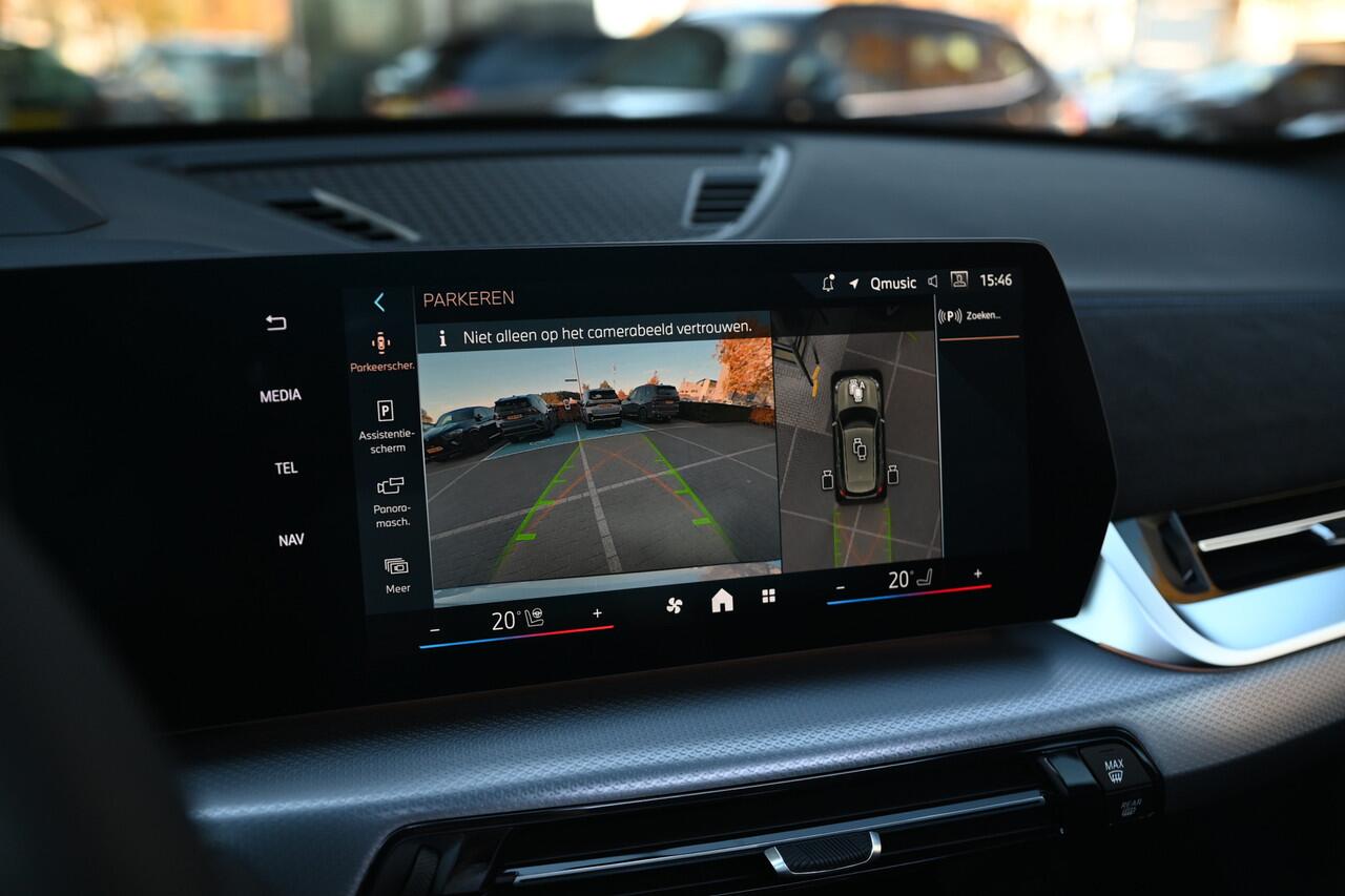 BMW X1 xDrive25e High Executive M Sport Automaat / Panoramadak / Trekhaak / Sportstoelen / M Adaptief onderstel / Comfort Access / Parking Assistant Plus / Head-Up / Harman-Kardon