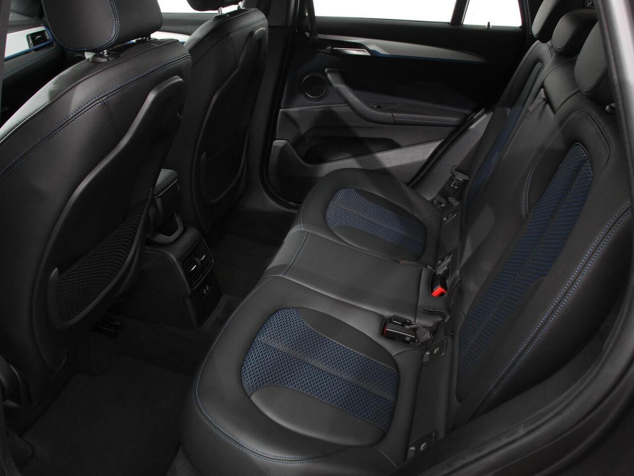 BMW X1 sDrive18i Automaat M-Sport | Navigatie | Adaptive Cruise Control | Stoelverwarming | Elektrische achterklep | Climate Control | Lichtmetalen velgen