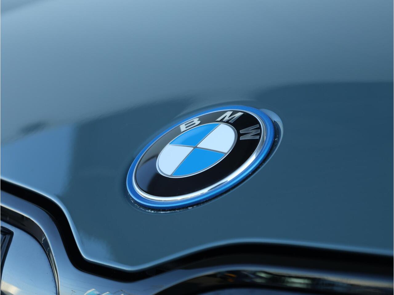 BMW X1 xDrive30e M Sportpakket/ Verwarmd Stuurwiel/ Trekhaak/ Achteruitrijcamera/ Panoramadak/ Driving Assistant Plus/ Stoelverwarming