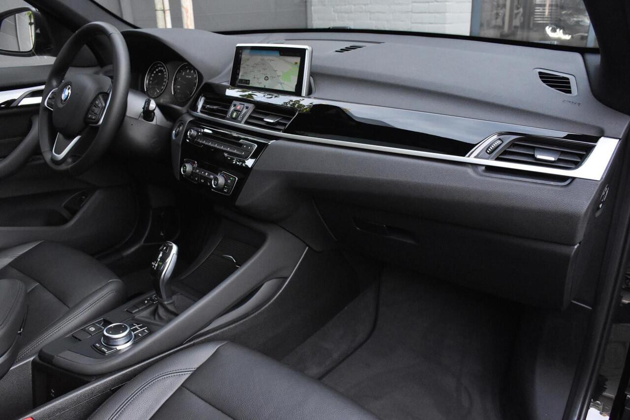 BMW X1 sDrive20i High Executive | Panoramadak | Leer