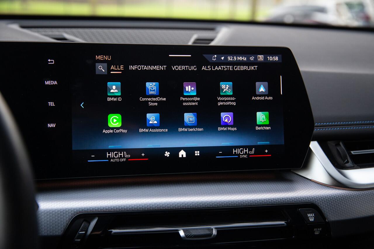 BMW X1 sDrive18i M-Sport , Achteruitrijcamera, Draadloze lader, Sfeerverlichting,