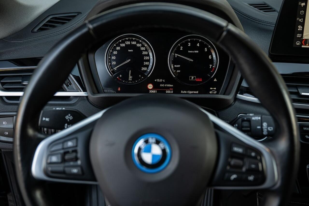 BMW X1 25e xDrive | Sportline | Stoelverwarming | Ambiente verlichting | Cruise control | Head-Up | Adap. led | Trekhaak | 18' inch |