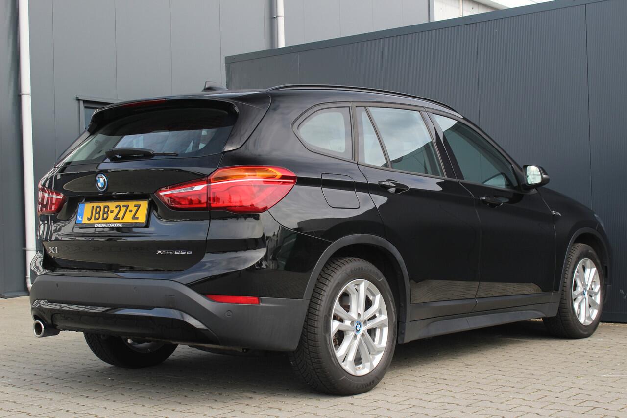 BMW X1 xDrive25e Executive | Incl. 12 maanden garantie | Cruise control | Voorstoelen verwarmd | Climate control | Parkeersensoren voor/achter | DAB | Lichtmetalen velgen | Airco | Bluetooth | Navigatie | Achteruitrijcamera