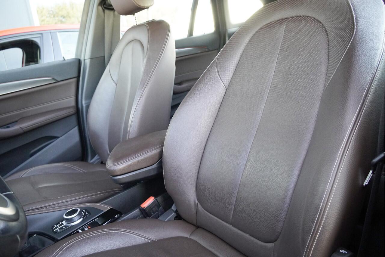 BMW X1 sDrive20i 192PK! Automaat VDL Nedcar Edition Executive BJ2020 Lmv 18" | Led | Pdc | Navi | Sideskirts | Head-Up display | Elek. achterklep | Climate control | Cruise control | Lederen bekleding | Verwarmde voorstoelen | Zwarte hemel | Getint glas