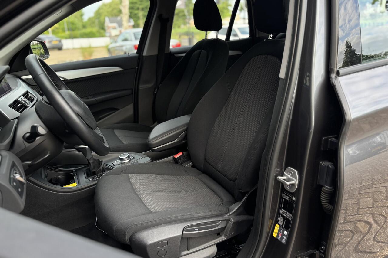 BMW X1 xDrive25e | PDC V+A | Apple Carplay | Elektrische Klep | LED | Cruise | DAB | 15x op voorraad !