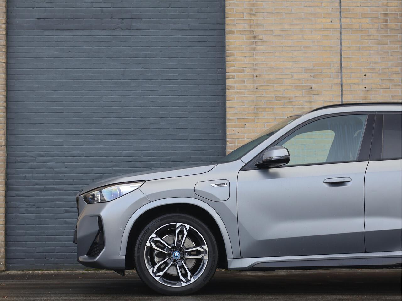 BMW X1 xDrive30e M Sport 326PK | Matte | Individual | ACC | Cam | Driving Assist Plus | BTW |