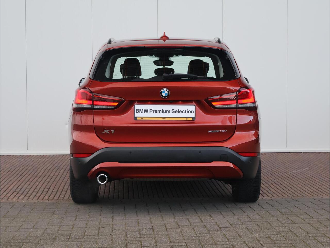 BMW X1 sDrive18i Executive Edition Achteruitrijcamera/ Elektrische Achterklep/ Cruise Control/ Head-Up