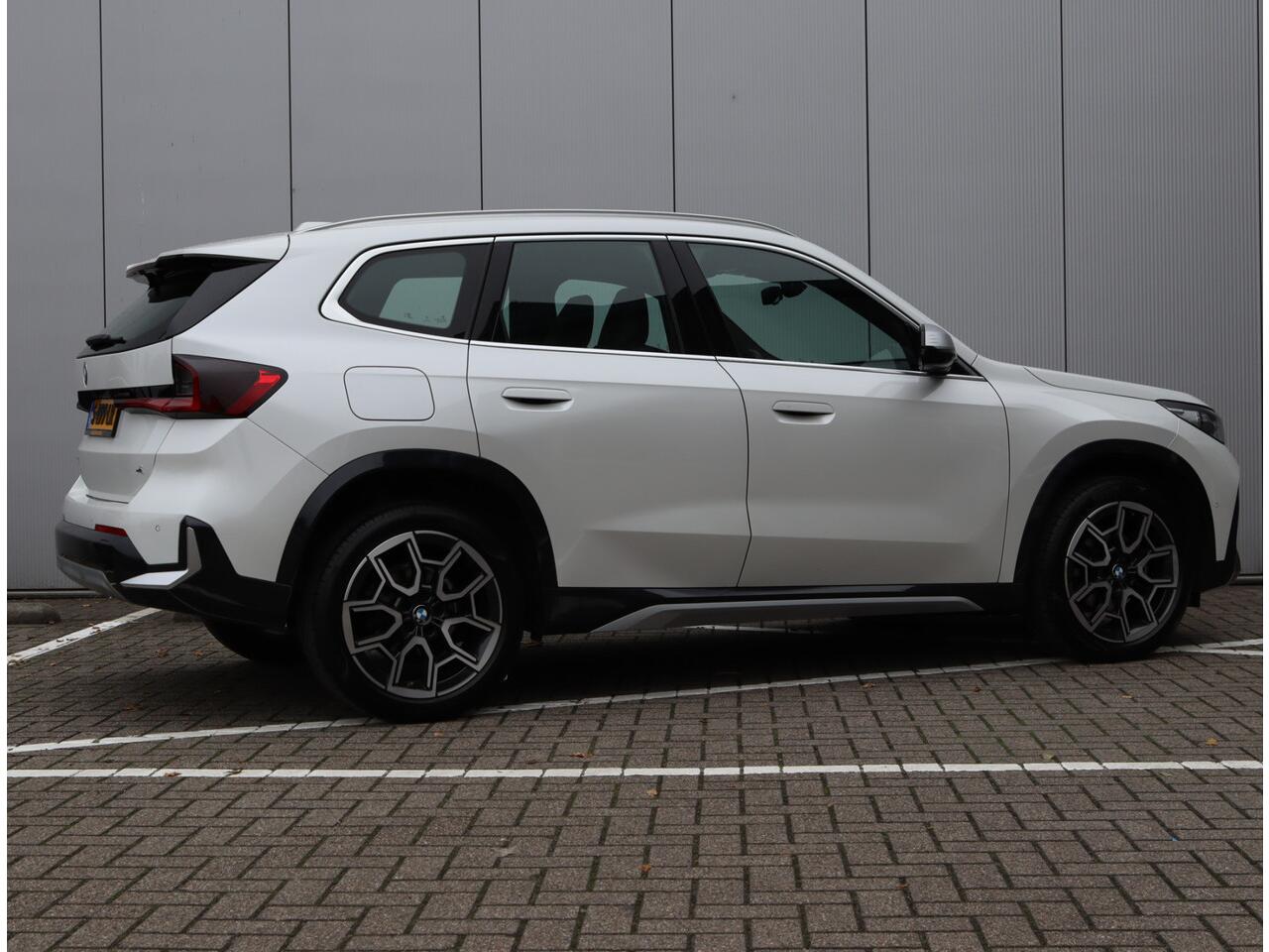 BMW X1 sDrive18i | Leder | Trekhaak | Parkeercamera | Keyless | Org. NL