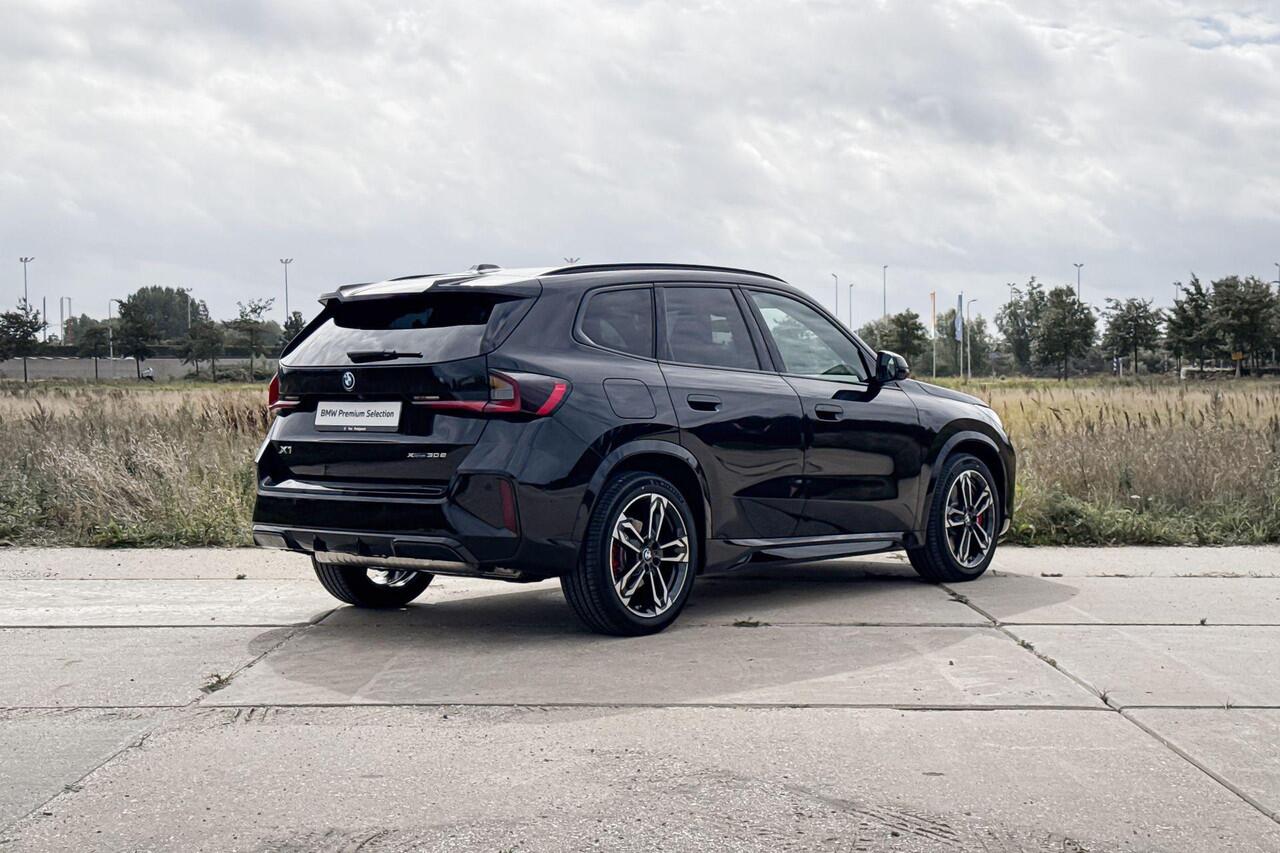 BMW X1 xDrive30e | M Sport | Glazen Panoramadak | Stoelverwarming | Trekhaak |
