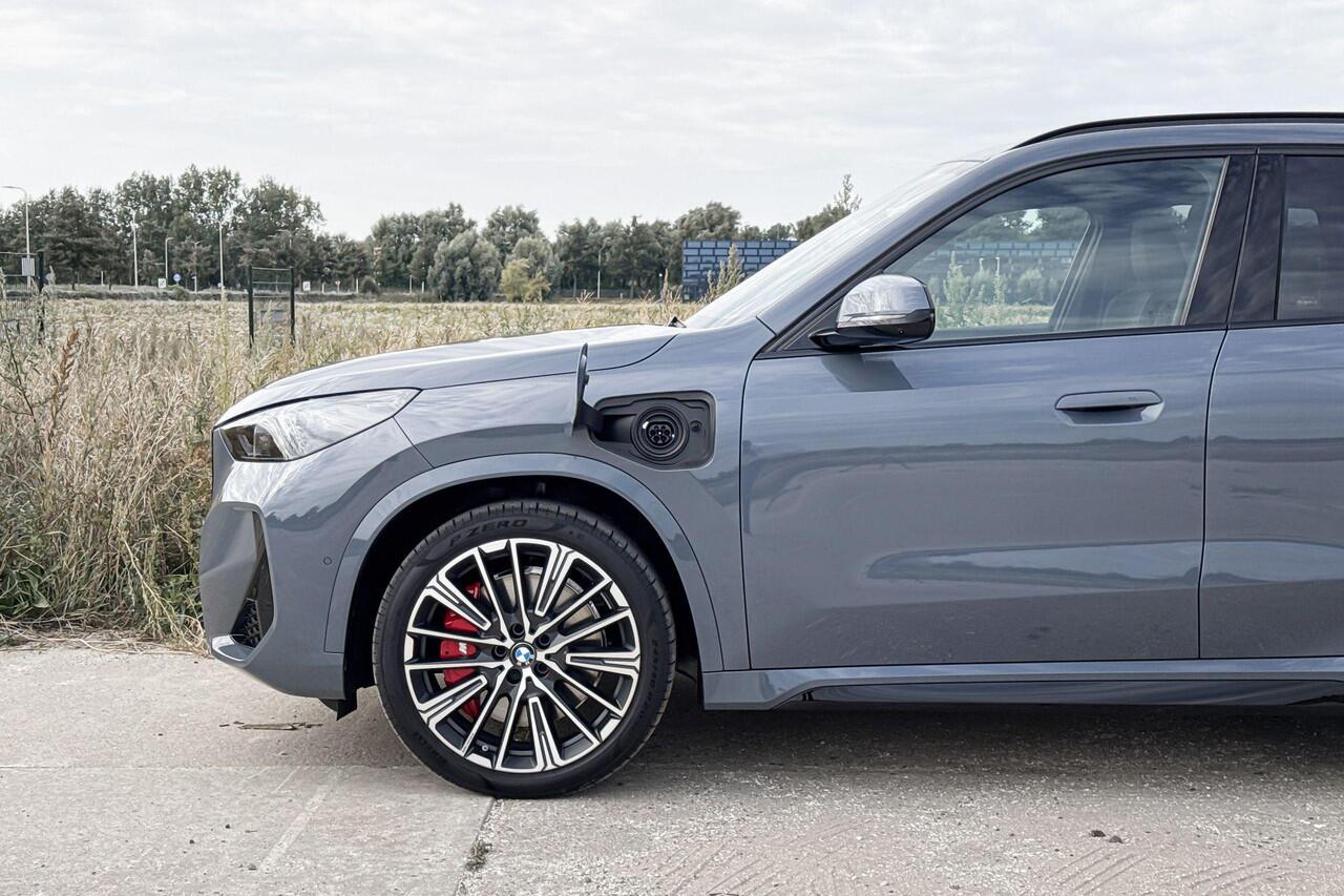 BMW X1 xDrive30e | M Sport | Glazen Panoramadak | Stoelverwarming | Trekhaak |