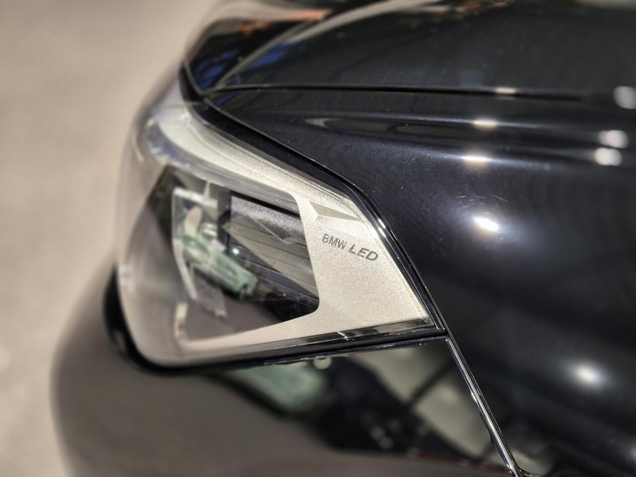 BMW X1 xDrive25e eDrive Edition Navigatie | HUD | Camera | LED | Stoelverwarming | 4x4