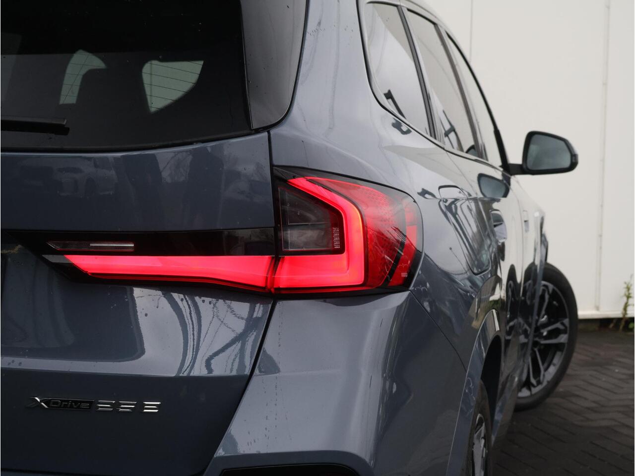 BMW X1 xDrive25e M Sportpakket Pano - Elektrische Trekhaak - Stoelverwarming - Harman/Kardon