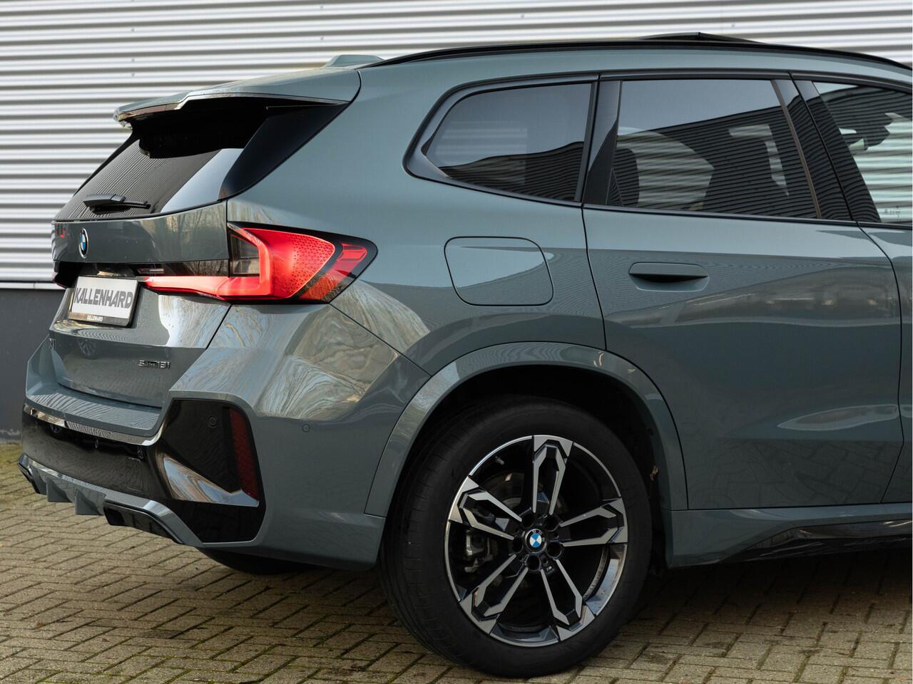 BMW X1 sDrive18i M-Sport - Pano - Trekhaak - ACC - Memoryzetel - Harman Kardon