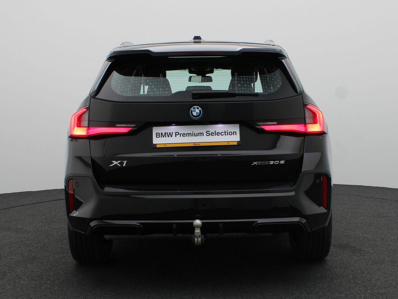 BMW X1 xDrive30e M Sportpakket | Premium Pack | Adaptief M Onderstel | Comfort Access | Trekhaak | Driving Assistant Plus | 18''