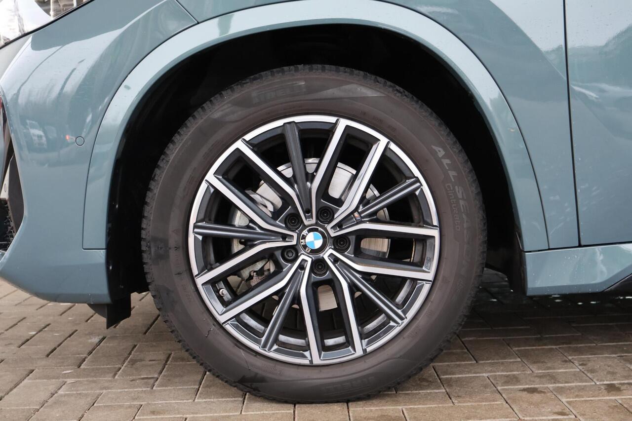 BMW X1 sDrive18i | M Sportpakket | Panorama Dak | Voorstoelen Verwarmd