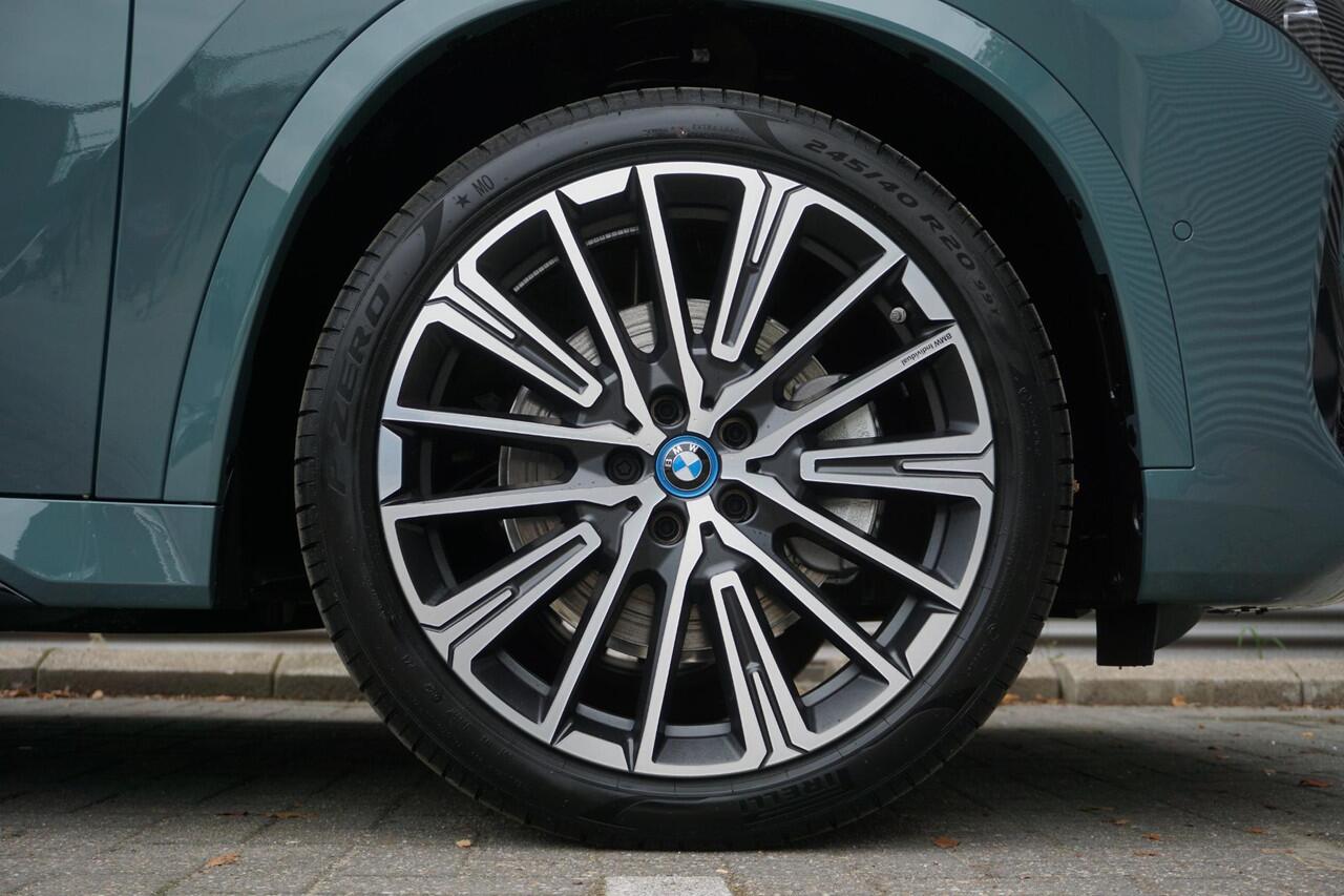 BMW X1 xDrive25e M Sportpakket | Comfort Pack | Trekhaak met elektrisch wegklapbare kogel | Glazen panoramadak | Harman-Kardon sound system