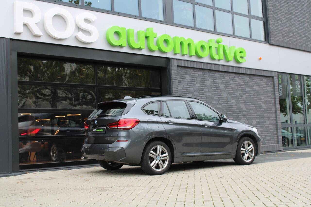 BMW X1 xDrive25e High Executive M-SPORT | BTW | PANO | ACC | CAMERA | KEYLESS | HUD | STOELVERWARMING |