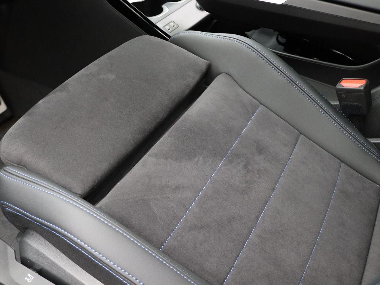 BMW X1 xDrive25e M Sportpakket Pro | Premium Pack | Stuurwielrand Verwarmd | Comfort Access | Trekhaak | Panoramadak | Driving Assistant | Parking Assistant | Harman Kardon | 19''