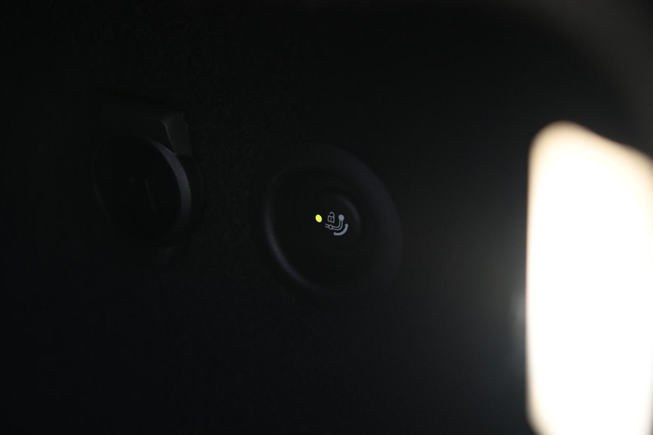 BMW X1 xDrive25e High Executive M Sport Automaat / Panoramadak / Trekhaak / Sportstoelen / M Adaptief onderstel / Adaptieve LED / Parking Assistant Plus / Head-Up / Harman Kardon