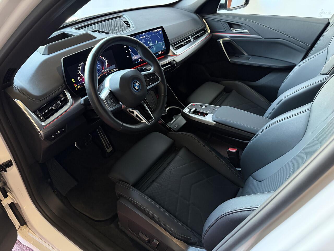 BMW X1 XDRIVE 25E M-SPORT LED PANO.SCHUIFDAK ELEK.KLEP NAVI STOELVERW M-SHADOW LINE ELEK.STOEL ZWARTE.HEMEL 12/2024 PHEV PLUG IN HYBRID AWD 4X4 4WD ? Top Auto's. Al 30 Jaar uw Bmw Specialist in , BMW M / M Sport / PHEV / HEV / Hybrid / Mhev / 25e / 30e / xDrive