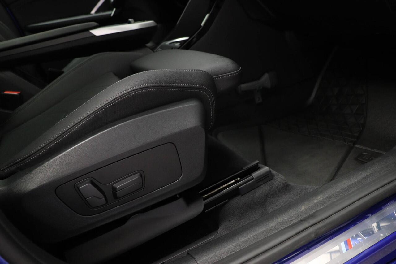 BMW X1 sDrive18i M-Sport | PANORAMADAK | HEAD UP | 360 CAMERA | TREKHAAK | PREMIUM / INNOVATION / TRAVEL | 20"