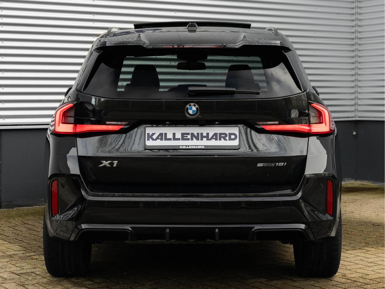 BMW X1 sDrive18i M-Sport Pro - Pano - Memoryzetel - Trekhaak - ACC - Head-Up - Harman Kardon