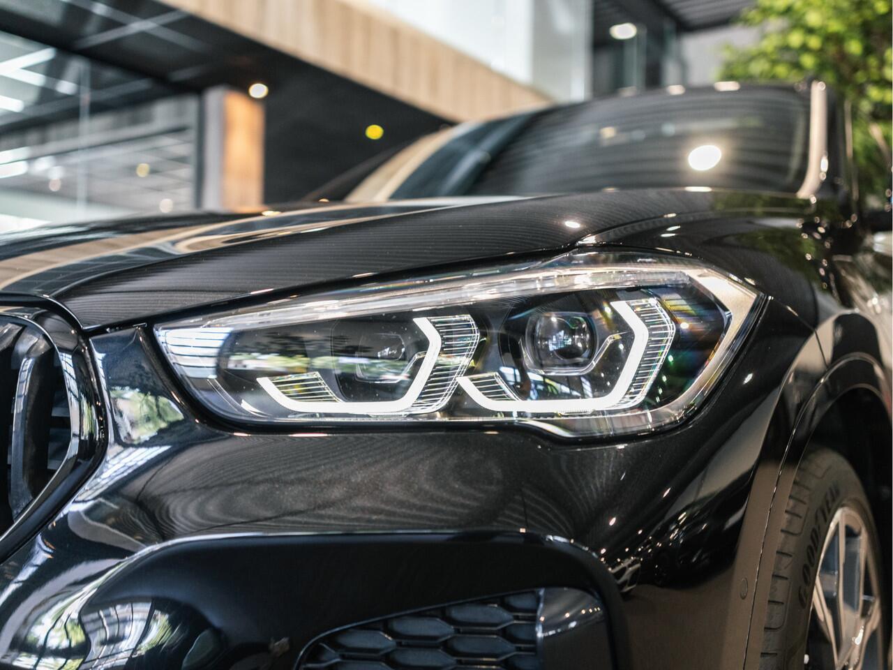 BMW X1 xDrive25e High Executive M-Sport | Panorama | Trekhaak | 19" | Camera |