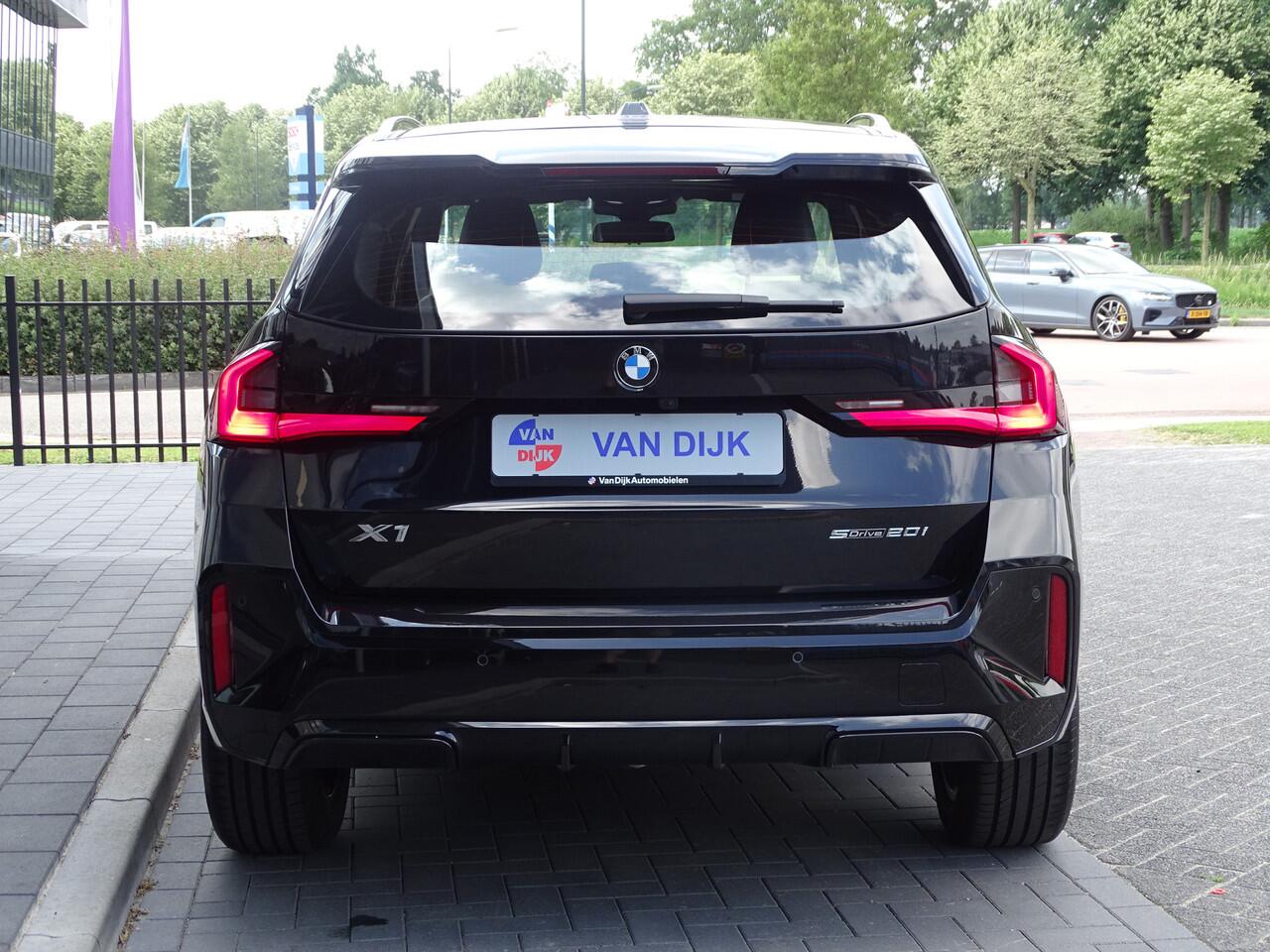 BMW X1 sDrive20i M sportpakket Elek-trekhaak Drive plus Elek.Sportstoel Ada-Led Ada M-Onderstel Harman Kardon 18''LM Velgen