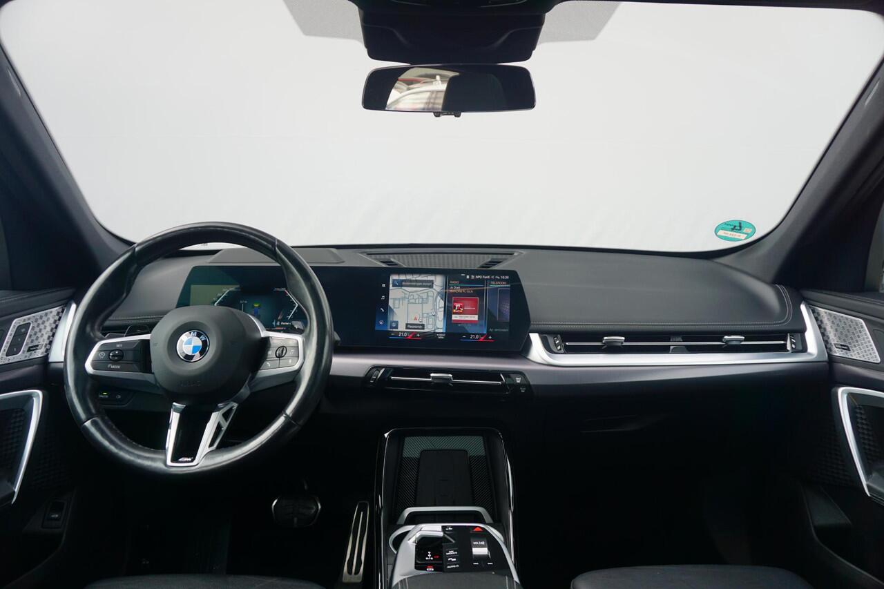 BMW X1 sDrive18i M Sportpakket 19'' / Panoramadak / Trekhaak / Driving Assistant Professional / Head-Up Display